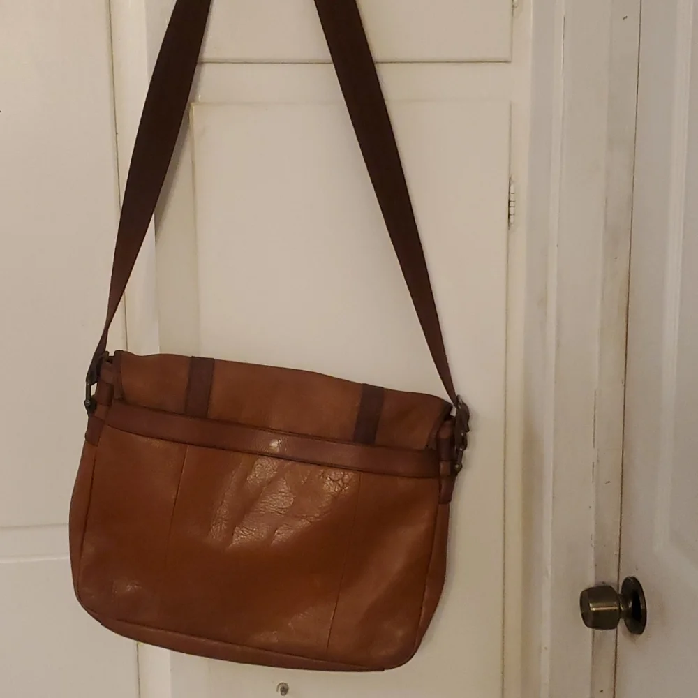 Fossil vintage leather messenger bag unisex